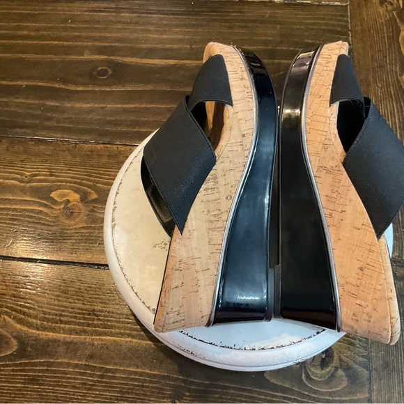 Donald J. Pliner Black and Tan Women's Sandals - Picture 3 of 6